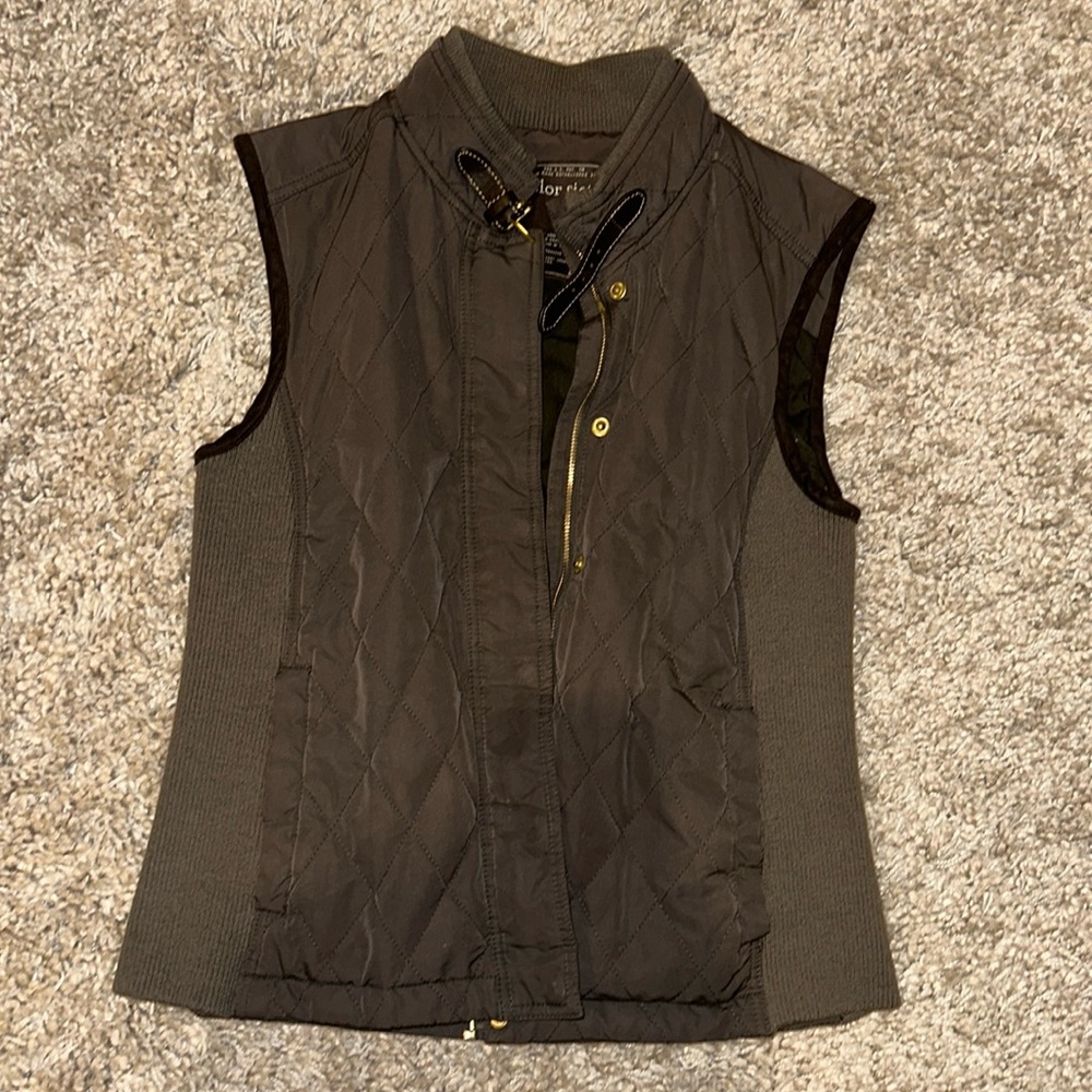 Color Siete medium quilted vest in brown with buckle detail and stretch sides